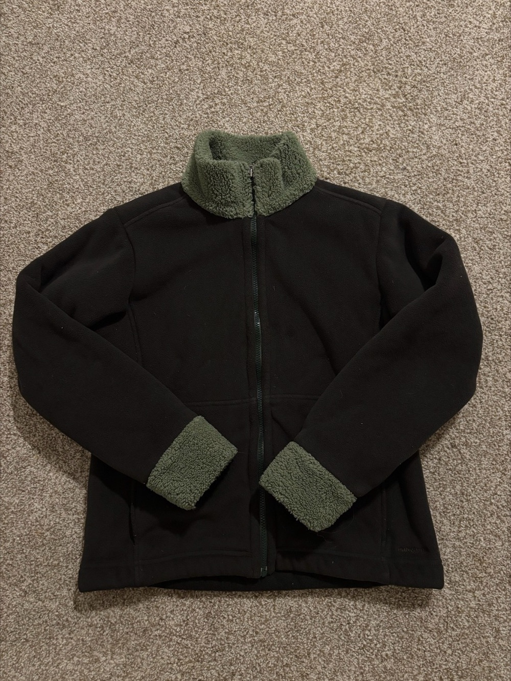 Patagonia Synchilla Fleece Jacket in Dark Green & Green Size Medium